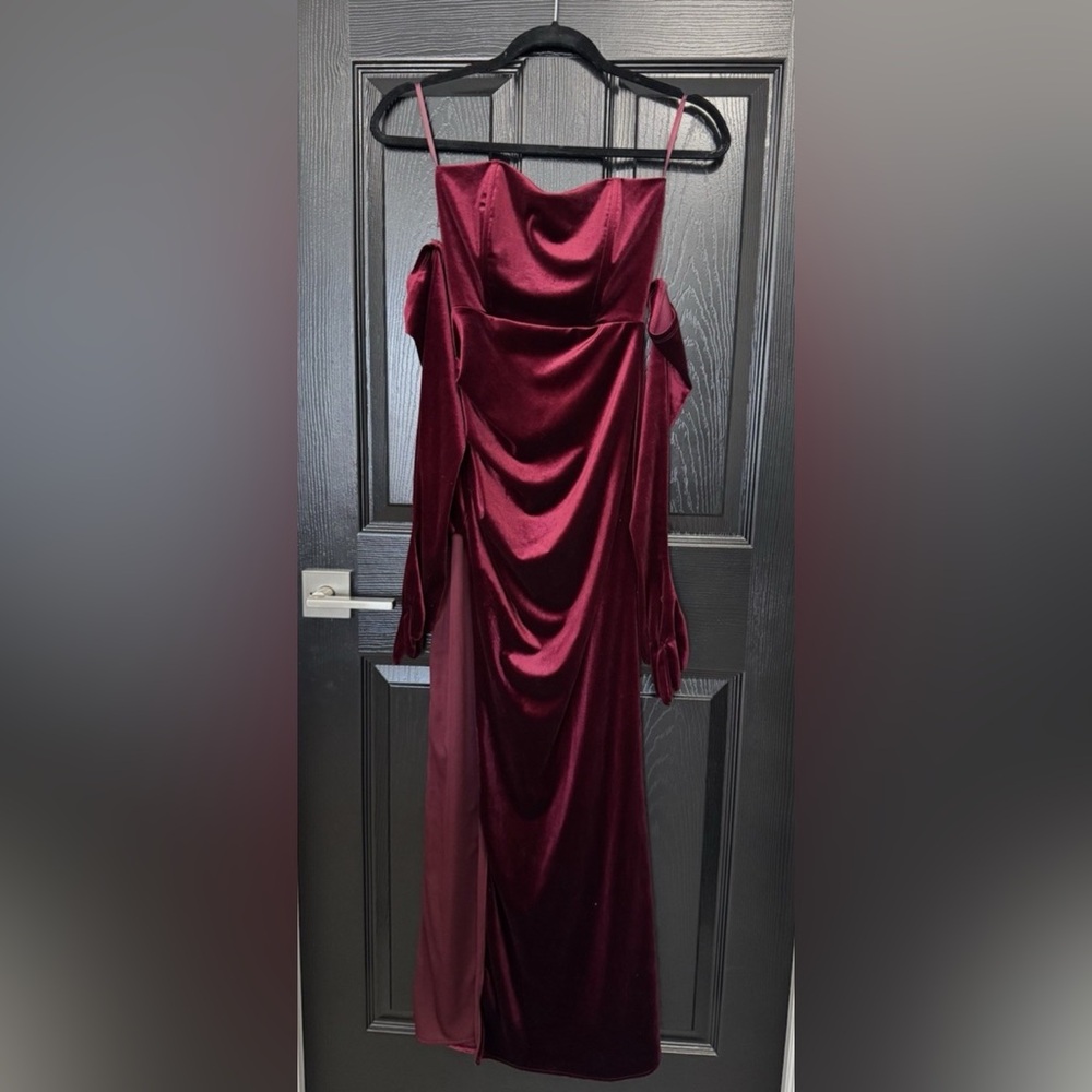 Prom/Evening Burgundy Strapless Dress Windsor with Attached Gloves Size S